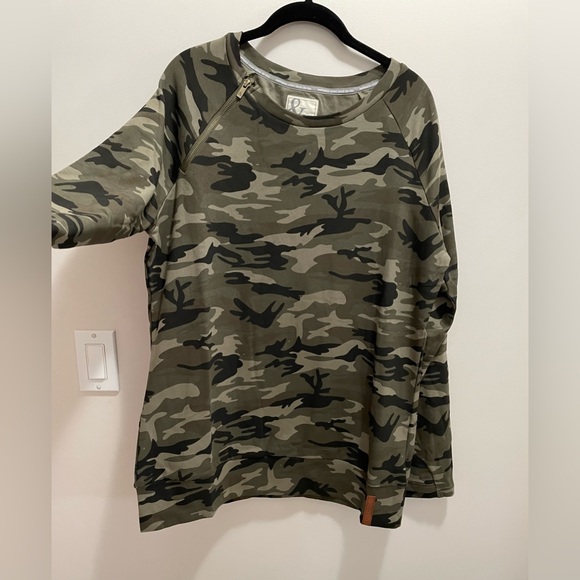 Camo Sweatshirt L/XL - Picture 5 of 7